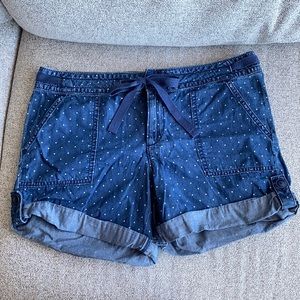Adorable Tommy Hilfiger polka dot chambray short